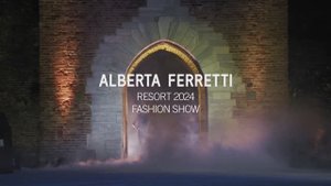 Показ женской коллекции Alberta Ferretti Resort 2024