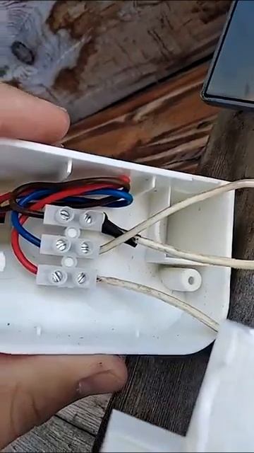 Как подключить датчик движения к светодиодному прожектору ( а где подписка??? я тут стараюсь снимаю) смотреть онлайн