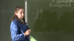 Синие костюмы учителей сделали школьников спокойными