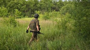 Младший сержант Лядов вскрыл замаскированный минометный расчет ВСУ