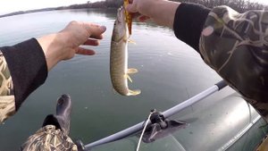 Щука зимой. Воблер или самодельный джеркбейт!