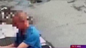 В Ирбите какой-то мужик катаясь на велосипеде украл одежду с манекенов