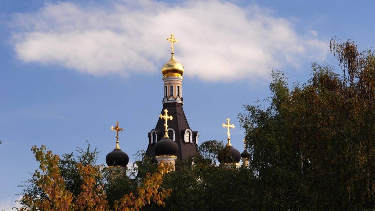 Божественная Литургия. Неделя 13-я по Пятидесятнице. Глас 4-й. Перенесение мощей ап. Варфоломея. смотреть онлайн