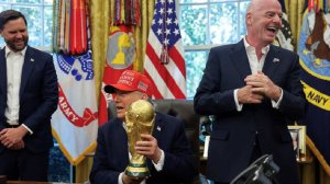 "Отлично впишется": Трамп попросил Инфантино подарить ему Золотой кубок FIFA