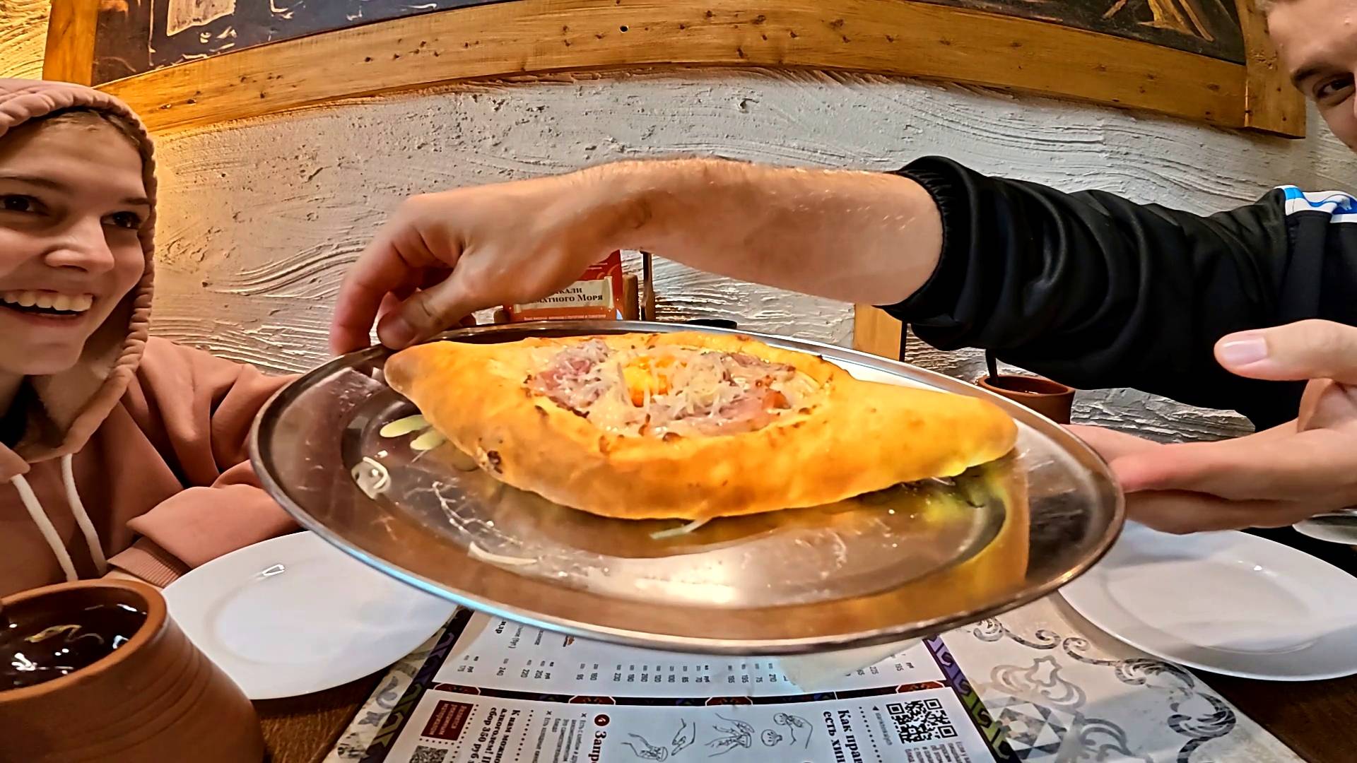 Орёл. Старик Хинкалыч. Ваня и Женя пробуют хачапури Карбонара.