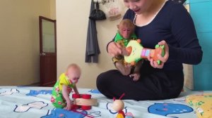 Обезьянки МАЛЕХА и БУКАШКА кроха обнимают маму Не отпускают Играют с мамой игрушками
