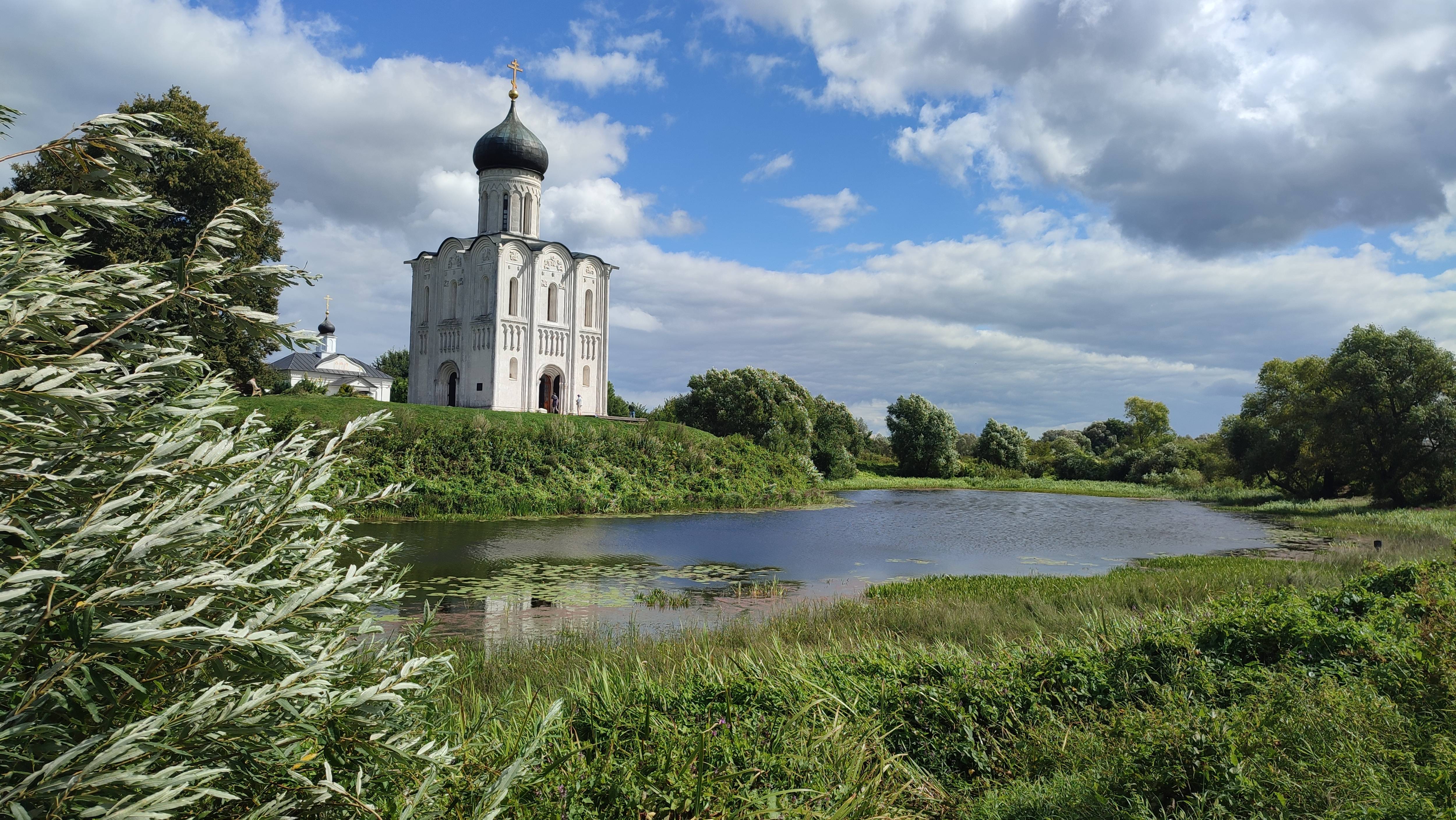 Церковь Покрова на Нерли и Боголюбово.