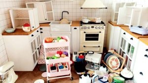 Расставляем по местам предметы на мини кухне. Расслабляющее видео