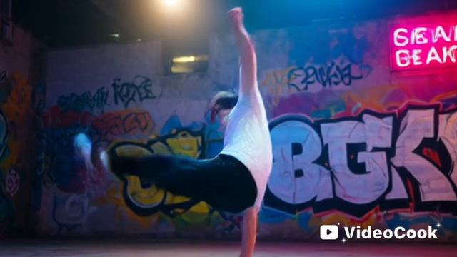 ИИ-"Танцуи и пой"(На Чамооро и Цзинпо языках)
Автор текста я
Музыка и исполнение ИИ .mp4