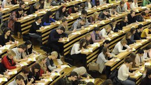 Правительство РФ разработало правила по ограничению платных мест в вузах