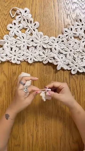 Вязаный топ из цветочных мотивов, если есть вопросы - скину подробный урок в тг #crochet #вязаныйтоп смотреть онлайн