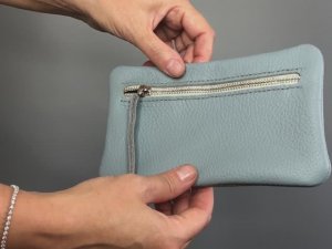 Косметичка серая светлая «Милли» — авторская молния, ручная работа