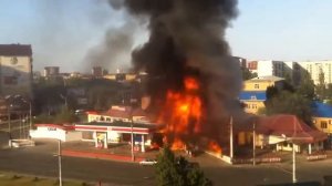 момент взрыва заправки в Махачкале на тралейбусном кольце. 08.08.2014