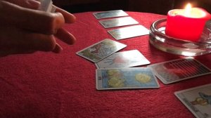 Жалеет ли мужчина, что он не с вами? Гадание Таро