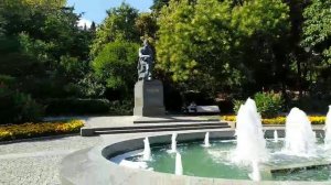 Ялта. Памятник А.П Чехову и фонтан. Осень 4.09.25