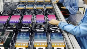 Внутри огромной фабрики Samsung, производящей миллионы смартфонов - Производственная линия