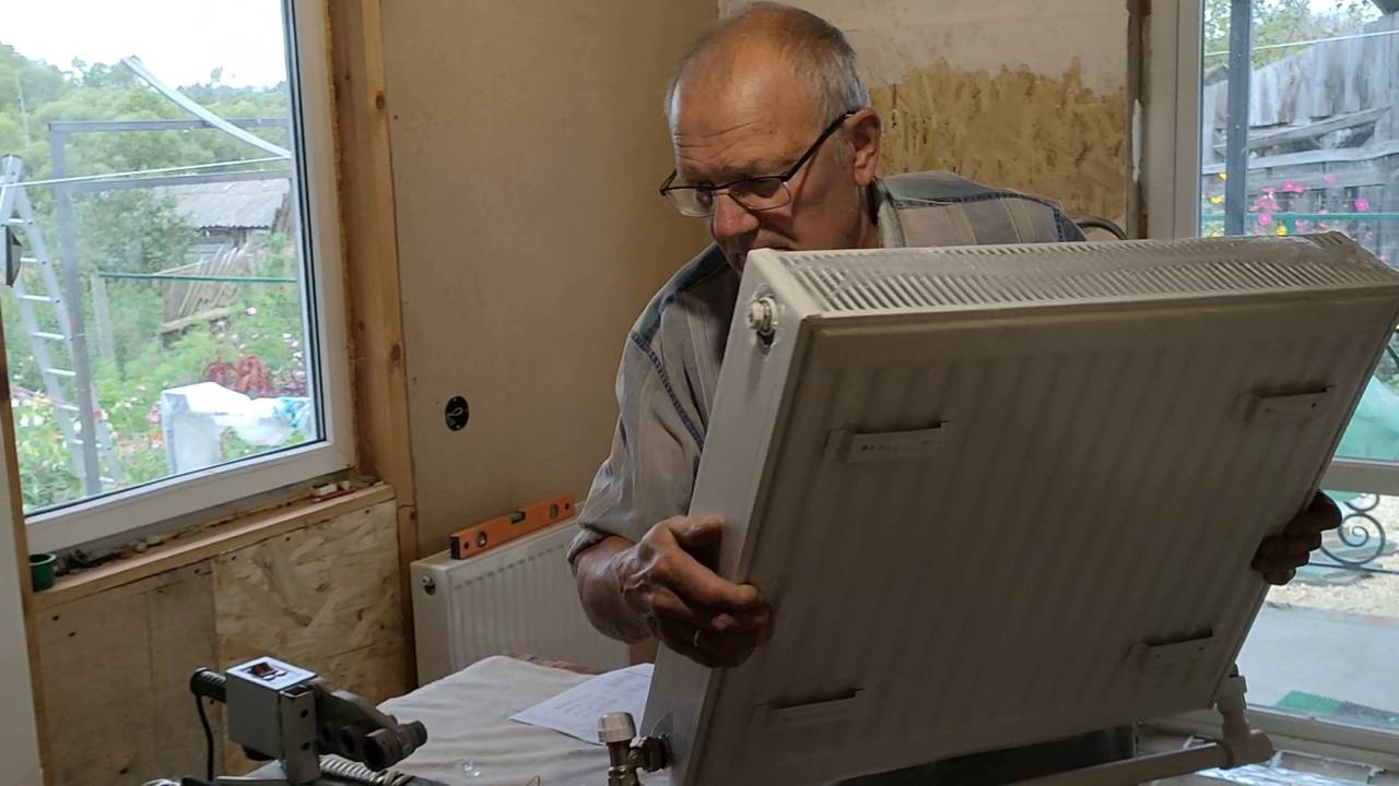 Минус одна береза, плюс три батареи. Беспризорные перцы. Живем в деревне. Сентябрь 2025