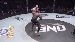 Почему Вы убегаете?! 😂 Мелвин Манхоф против Брок Ларсон Был БЕЗУМЦЕМ