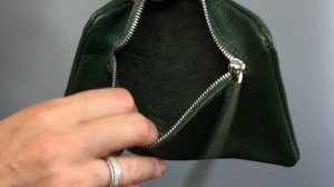 Косметичка тёмно-зелёная «Милли» — ручная работа, натуральная кожа