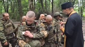 Отец Евгений Лебедев привёз гуманитарку.