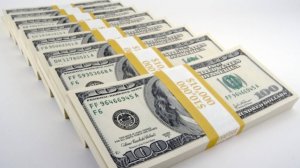 Откуда в Москве так много новых долларов? Ведь Америка запрещает их ввоз в Россию