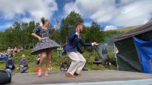 CAR TRAILER BOOGIE WOOGIE! - Sondre & Tanya
