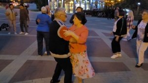 И не бывает слишком поздно для любви... 05.09.25...