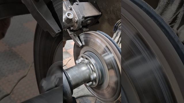 KIA Sorento UM (3 поколение). Проточка передних тормозных дисков смотреть онлайн