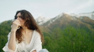 8033525-uhd_3840_2160_24fps