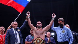 Российский боксер Гассиев выиграл у американца Милтона в поединке в Майами