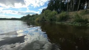 Речная симфония: кадры с лодки и прибрежных пейзажей