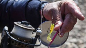 Рыбак пропал без вести после столкновения лодки с буксиром на Волге