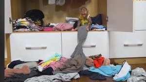 Обезьянка МАЛЕХА одна дома Меряет мамины наряды из шкафа СМЕХ НЕ СДЕРЖАТЬ