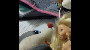 этот беловолосый - это Афанасий там его жена