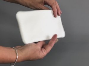 Косметичка белая кожаная «Милли» — авторская молния, ручная работа