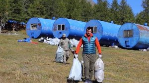 Волонтеры собрали тонны отходов на горе Белуха в Горном Алтае
