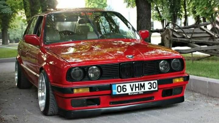 DCM 1:64 BMW E30 M3 смотреть онлайн