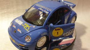 Volkswagen New Beetle Cup Millennium 1/18 Bburago