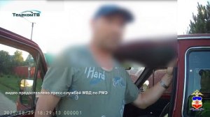 Пьяный водитель с 5-летним сыном за рулем - трагедии удалось избежать.