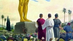 Сверкал в лучах огромный истукан