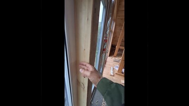1000033948.mp4 (Собака наблюдает за устройством откосов у оконных и дверного проёмов в доме А-фрейм)