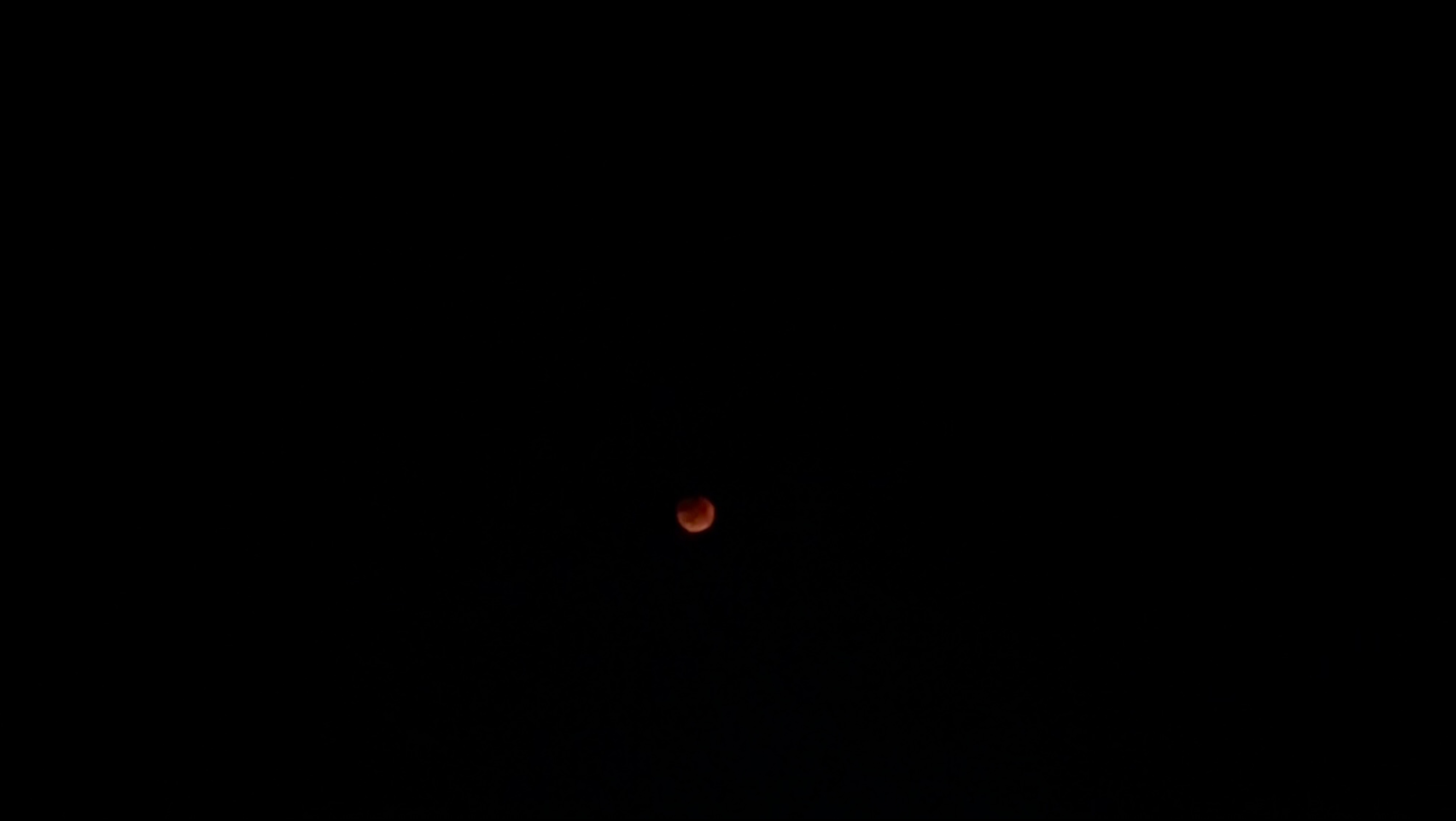 Лунное затмение в фазе : начало полного, заснятое с территории Западной Сибири. Эпизод 22