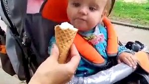 Первое в жизни малышки мороженое / видео приколы 2025 смотреть онлайн / приколы видео самые смешные