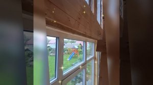 1000033945.mp4 (Собака наблюдает за устройством откосов у оконных и дверного проёмов в доме А-фрейм)