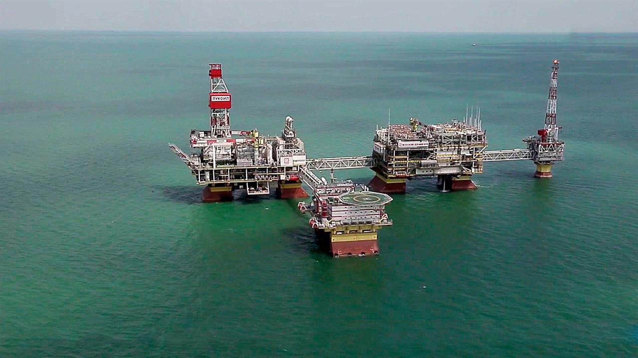 8 участников ОПЕК+ договорились в октябре увеличить добычу суммарно на 137 тысяч баррелей в сутки.