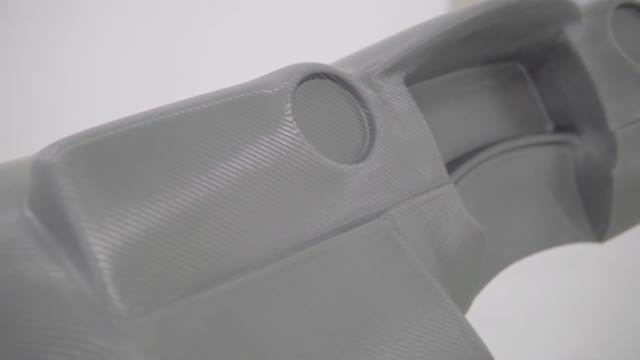 Процесс изготовления карболовой панели Nissan GTR смотреть онлайн