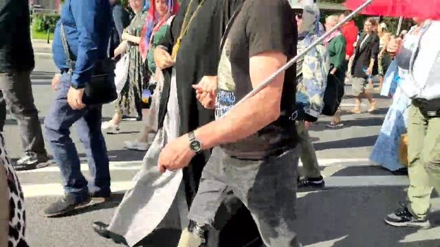 Крестный ход в Москве объединил тысячи людей