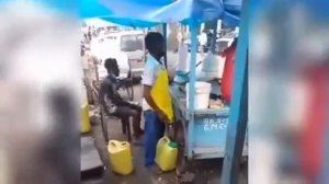 Yemek Yaptıpı Kaba İdrarını Yaptı