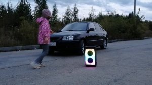 Устроили мини-дискотеку с беспроводной блютуз колонкой Урал Молния 900
