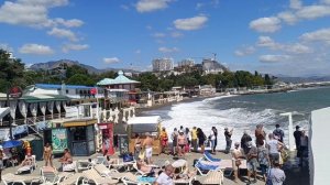 Городской пляж Алушты закрыт